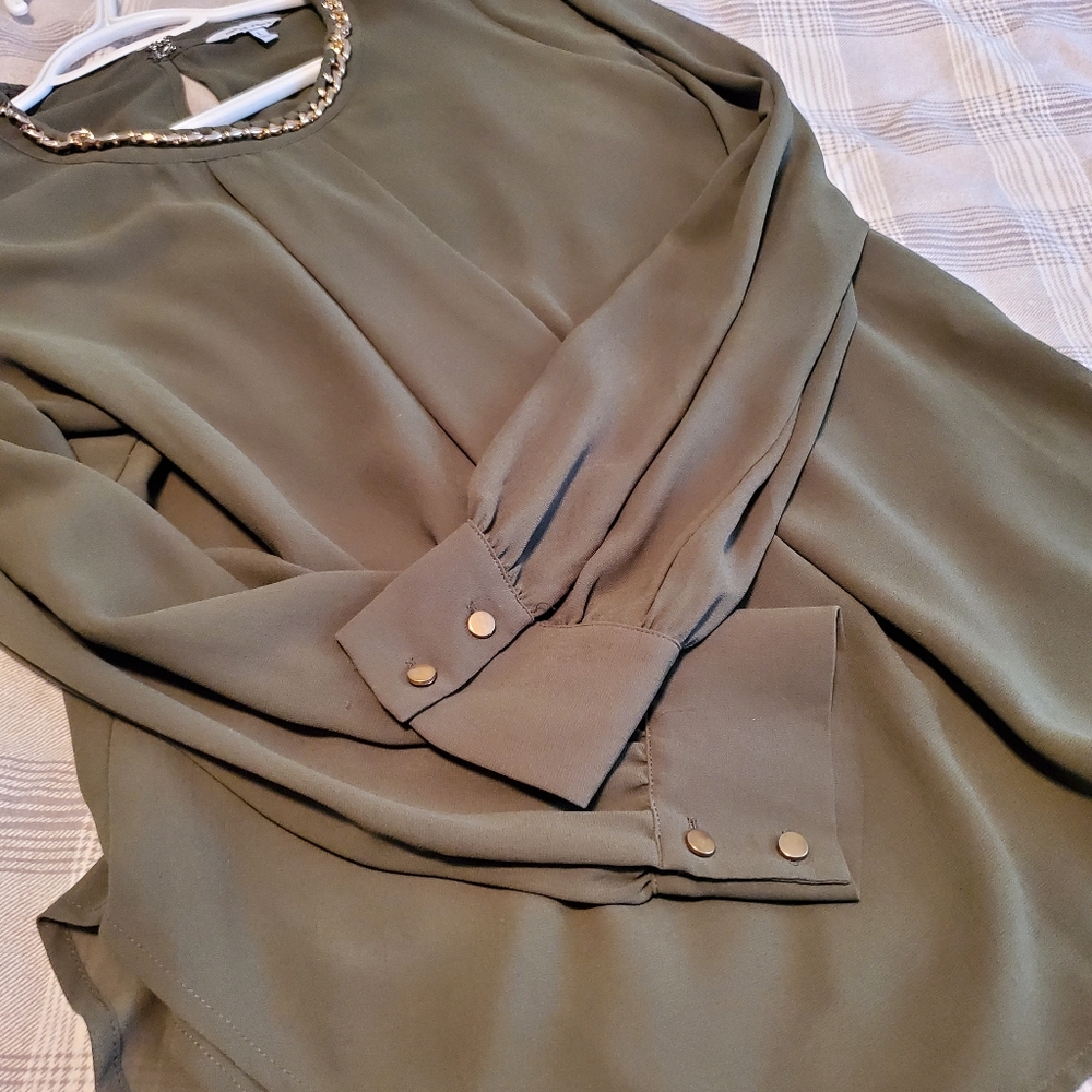 Woman's olive blouse - Picture 6 of 6